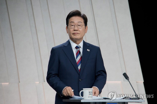 [63 뼱]   ,   